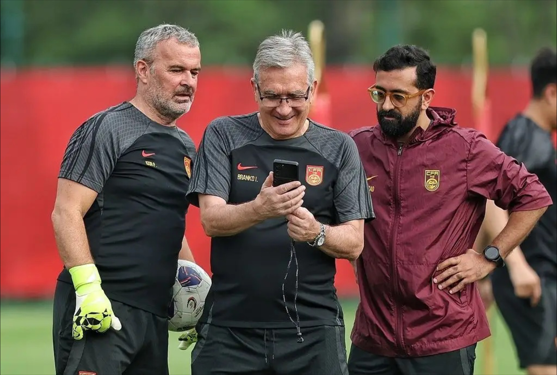 开元体育官网-太狠了！荷甲国际比赛日攻防权衡拉齐奥发布备战花絮，今晚俄克拉荷马雷霆手感冰凉的简单介绍